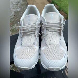 On Running Athletic Shoes On Cloud® Women's 9.5 Cloud 5 Running Shoes
